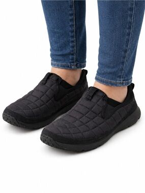 Size 7 Merrell Women’s Hut Moc Black Quilted Slip On Comfort Shoes